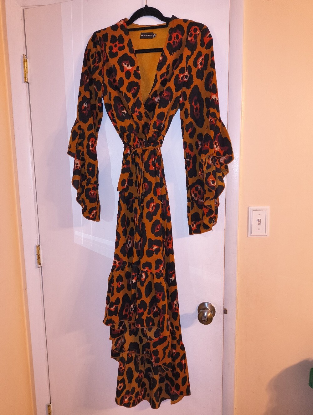 PrettyLittleThing Mustard & Black Leopard Print Maxi Wrap Dress